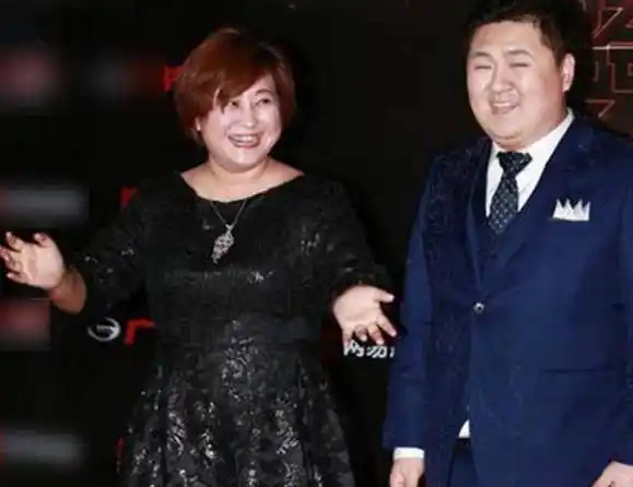 原创全网沸沸腾腾贾玲隐婚老公近照曝光网友这夫妻相绝了