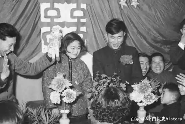 70年代结婚讲究"三转一响"?三转和一响指的都是啥,你知道吗?