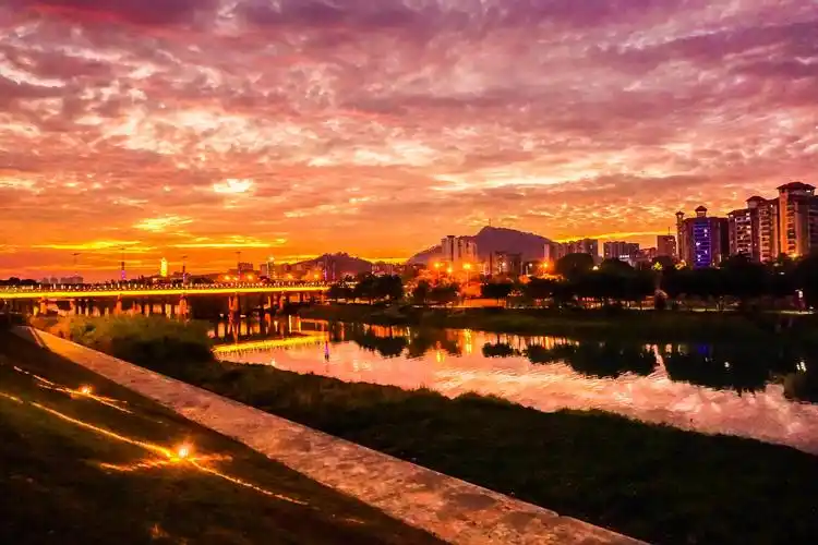 夕阳美如画,清风醉晚霞