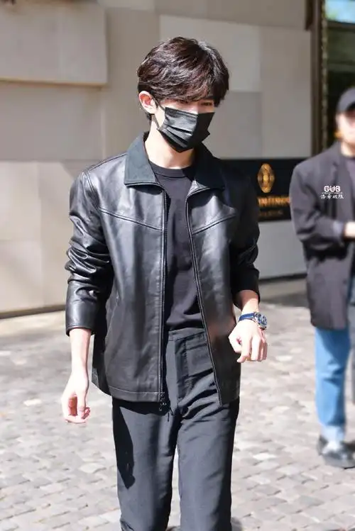 易烊千玺米兰时装周行程