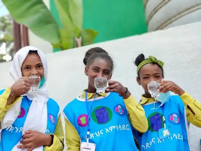 清水情暖,给非洲孩子一杯干净的水