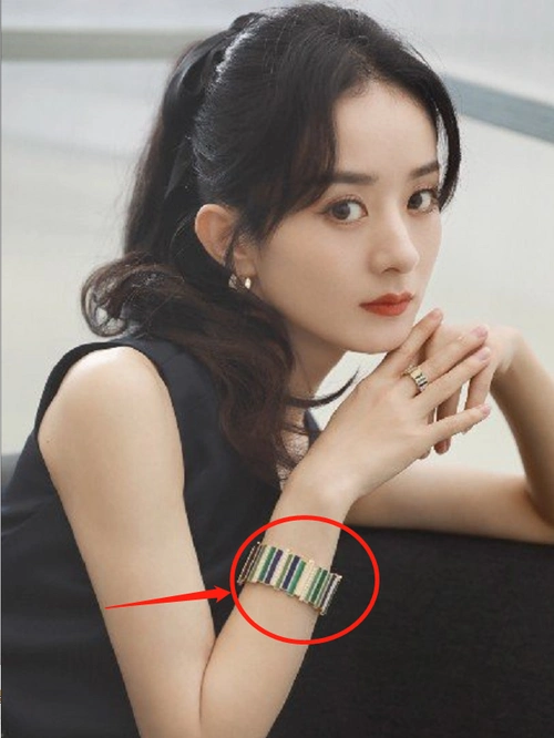 赵丽颖戴65万手镯参加商演,穿紧身裙还束腰,我被她产后的腰围迷了眼
