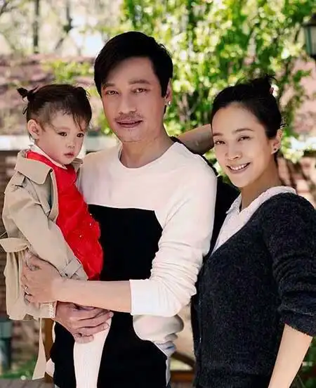 82岁的丑娘张少华女儿却美貌如花女婿是大家熟悉的男星