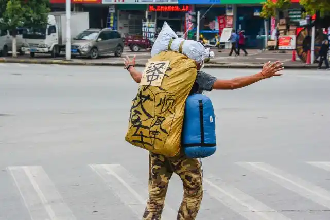 越来越多的人穷游他们真的喜欢穷游背后的心酸只有自己才懂