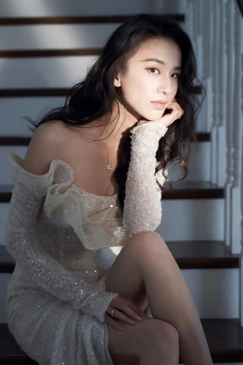 黄圣依 一字带高跟凉鞋美jio[爱你] #黄圣依