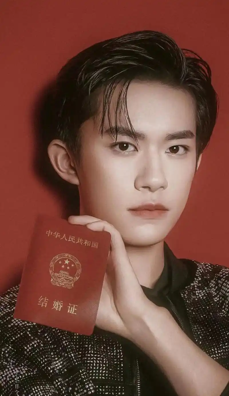 易烊千玺 #易烊千玺壁纸 #壁纸  - 抖音