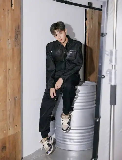 吴亦凡牛仔外套帅气少女感写真图片69