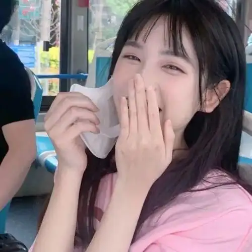 笑的很开心很甜的女生头像绝绝子