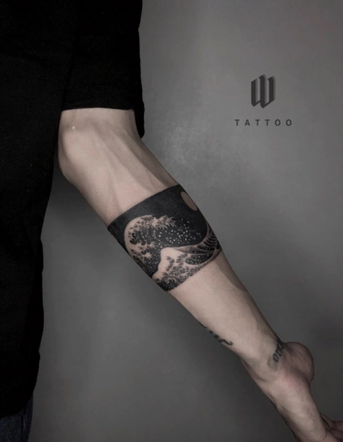 最新超酷男生海浪元素黑白臂环纹身4