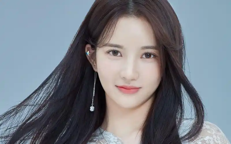 刘些宁甜美养眼写真桌面壁纸