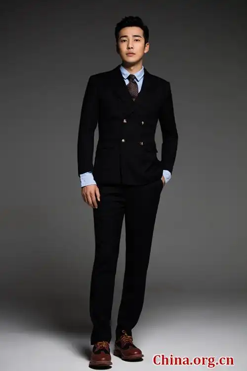 邹廷威西装写真曝光率性优雅展绅士本质