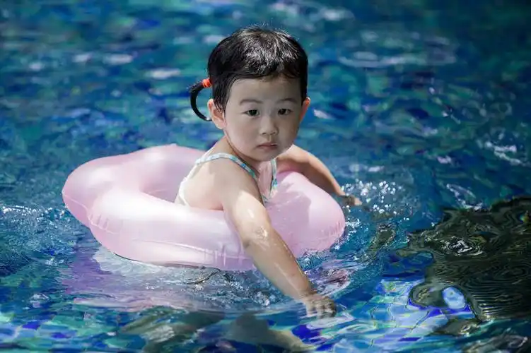 白天,度假,时尚,快乐,幸福,纯洁,救生圈,图片,休闲装,小孩,小女孩