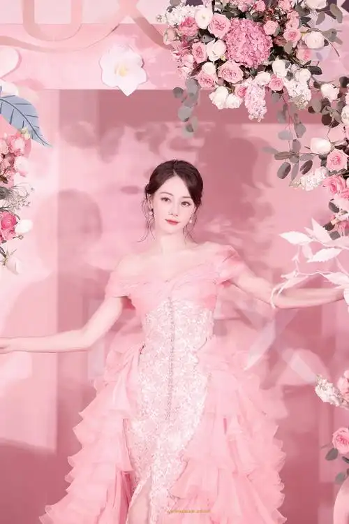 迪丽热巴眼里有活