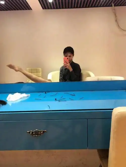 金晨一字马真的好绝 ?