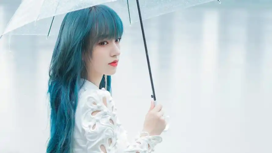 回车桌面>电脑壁纸>明星>大陆明星>程潇蓝发白裙唯美清新写真>相关