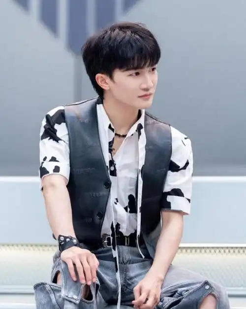 2月12日晚著名歌手周深传出消息