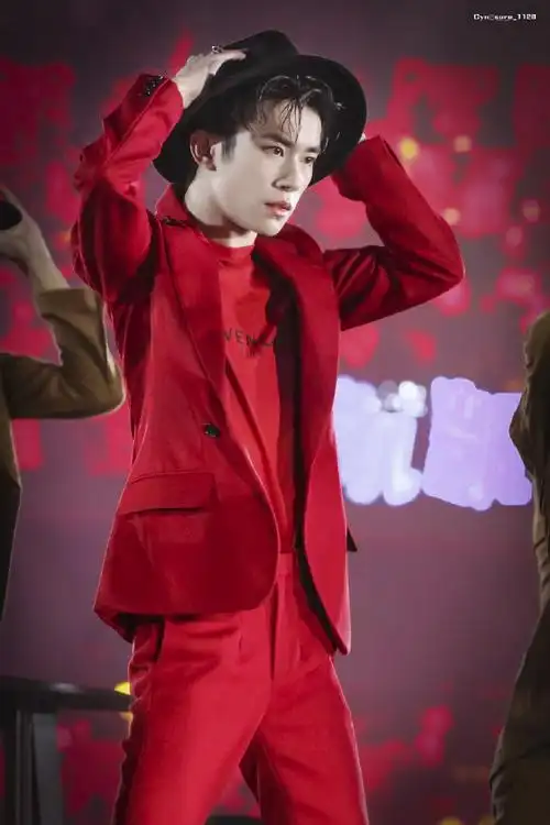 易烊千玺超话#六时纵驰意气满,易烊千玺自不凡#【tfboys六周年演唱会