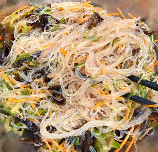 在家里怎么做凉拌粉丝( 在家里怎么做凉拌粉丝呢 ) - 雀讯知识网