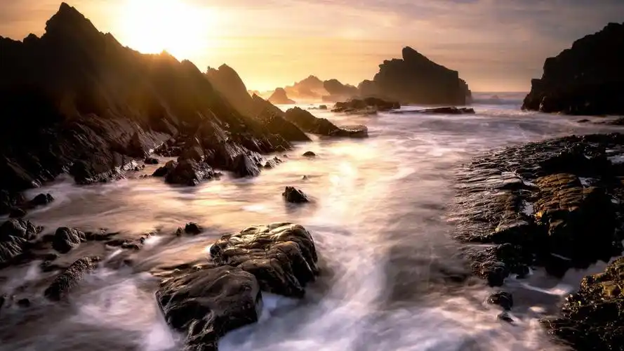 海岸边的岩石图片,4k高清风景图片,娟娟壁纸