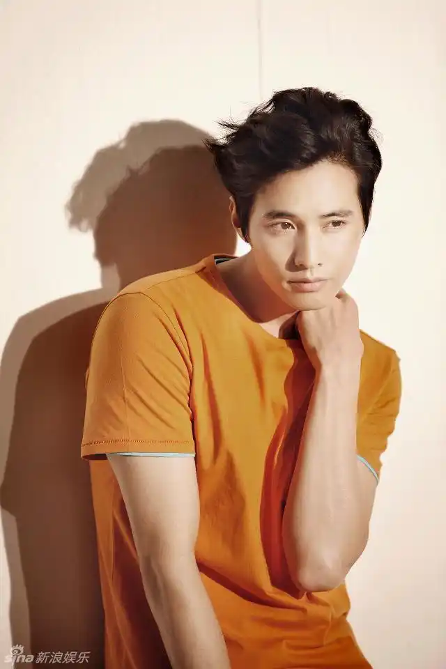 12】【明星】韩国型男元斌服饰写真简洁时尚