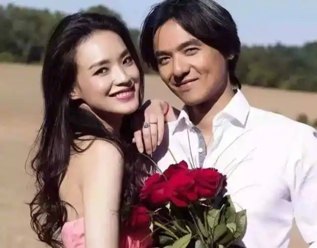 舒淇 老公滚了没人管我自由啦杀狗技能满分:爱一个对的人,好甜_冯德伦