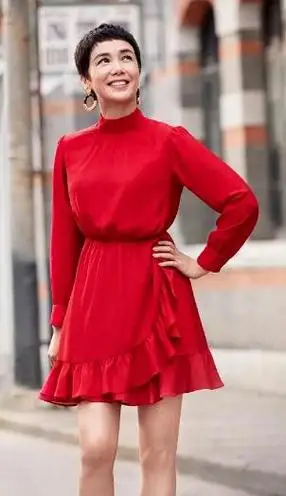 蒋雯丽穿衣太大胆!"镂空"玩出花,网友:难怪弟弟们招架不住!