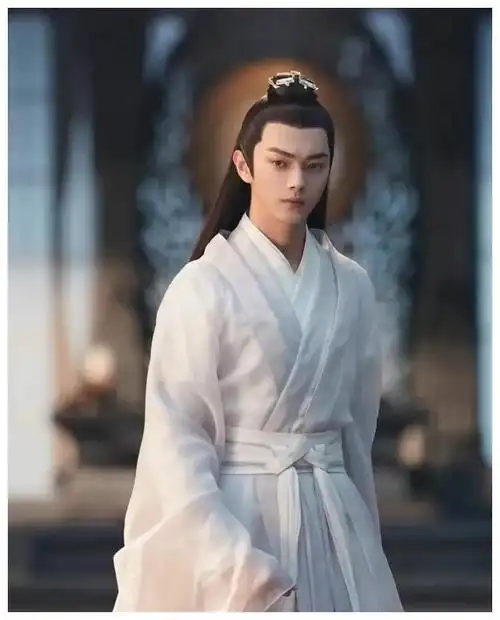 现代装还是古装许凯穿搭哪个更吸睛