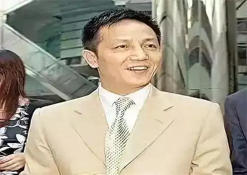 上海周正毅入狱嫌热给每间牢房装空调服刑16年挣了30亿