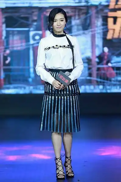 万茜素颜照曝光差很大,网友:这真的是《猎场》里的熊青春?