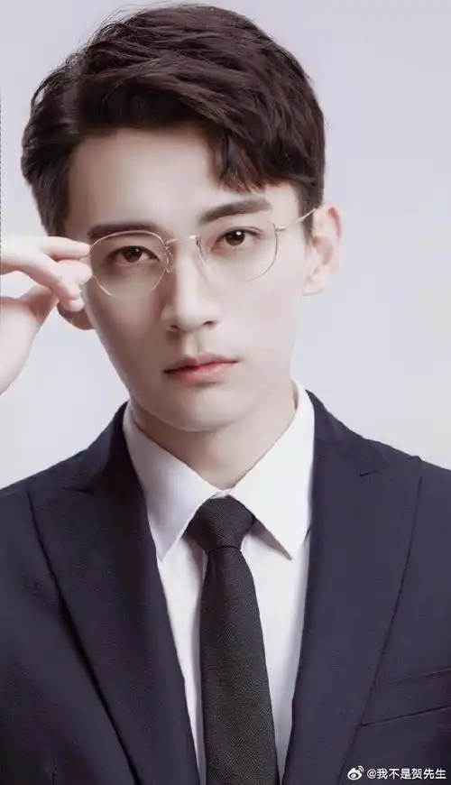 身高183,科班出身毕业于中戏,能文能武,台词功底也很好@mr_刘学义