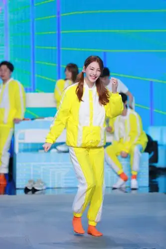 飒姐来袭张雨绮快乐大本营主持自嗨楼更第二期