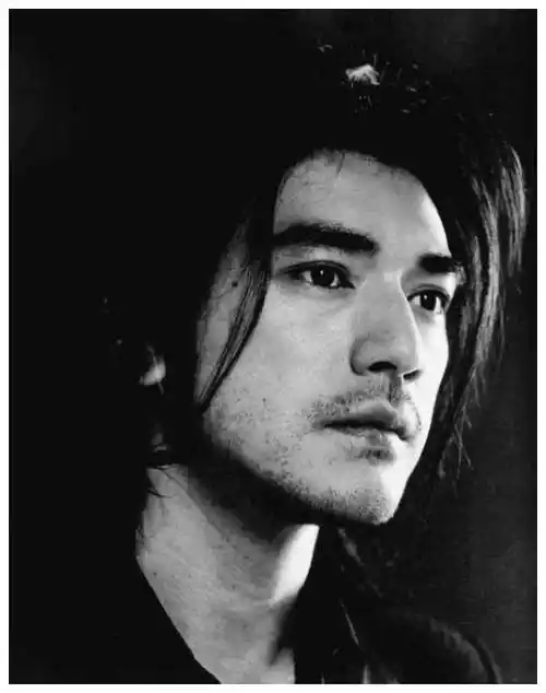 50岁金城武和49岁日本女星领证,情人节公开,金城武回应!