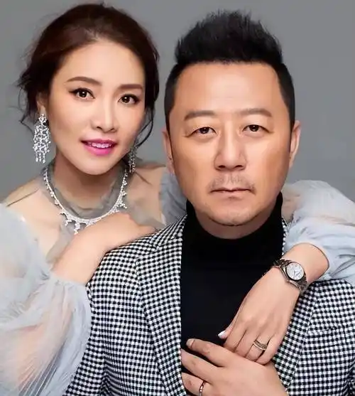 郭涛:娶小15岁娇妻,儿女双全事业有成,一本书毁掉"好丈夫"滤镜_父母