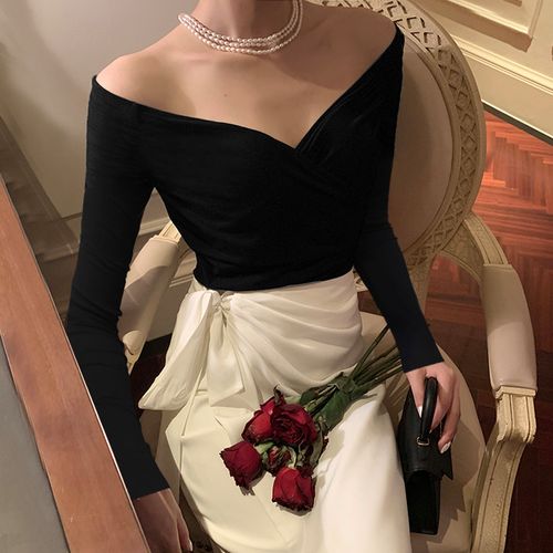 2022春装露肩黑色长袖女t恤一字肩性感v领修身短袖一字领上衣