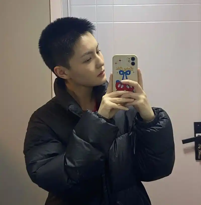 女生剪寸头也可以很帅 今天去剪头发 心血来潮直接推了 感觉还挺好看