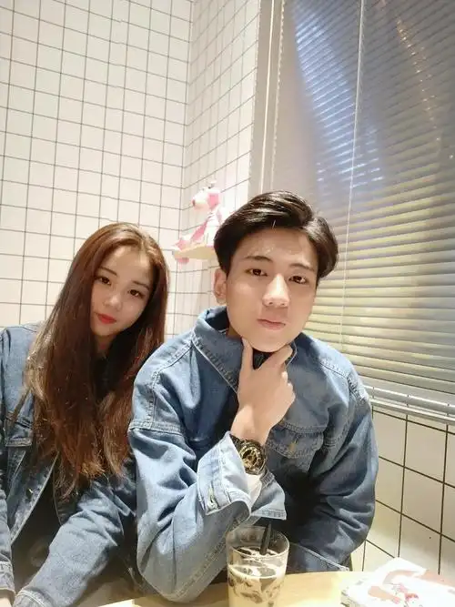 这四组  精致的双人照  拿去当情侣头像(壁纸)吧