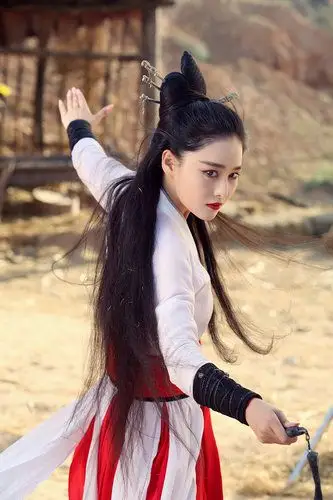 张馨予《新边城浪子》将播 古装女神再发力