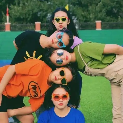 解锁拍照新姿势快叫上你的姐妹一起拍