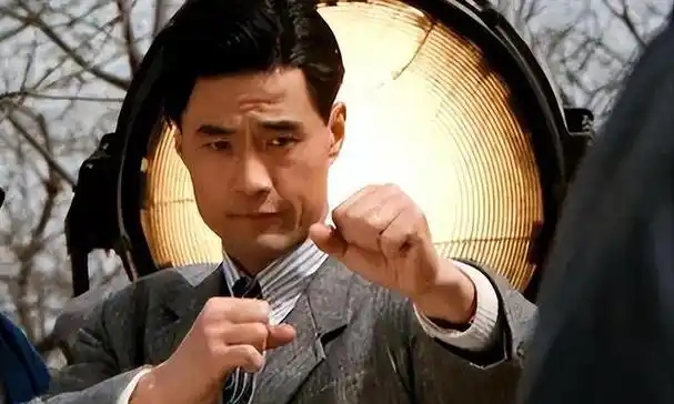 中国著名武打明星比李连杰还能打身家过亿却娶了一位丑妻