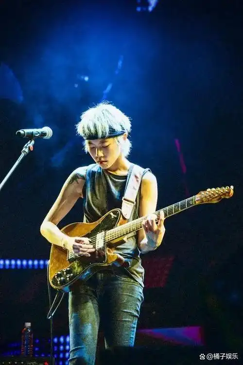 好久不见窦靖童了,真的越来越菲里菲气!