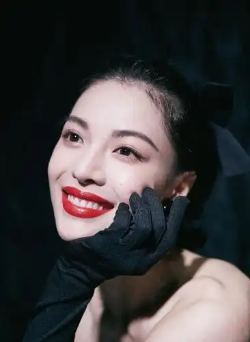 我一笑脸就挤成一堆,为啥钟楚曦的咧嘴大笑没崩坏还极具感染力?