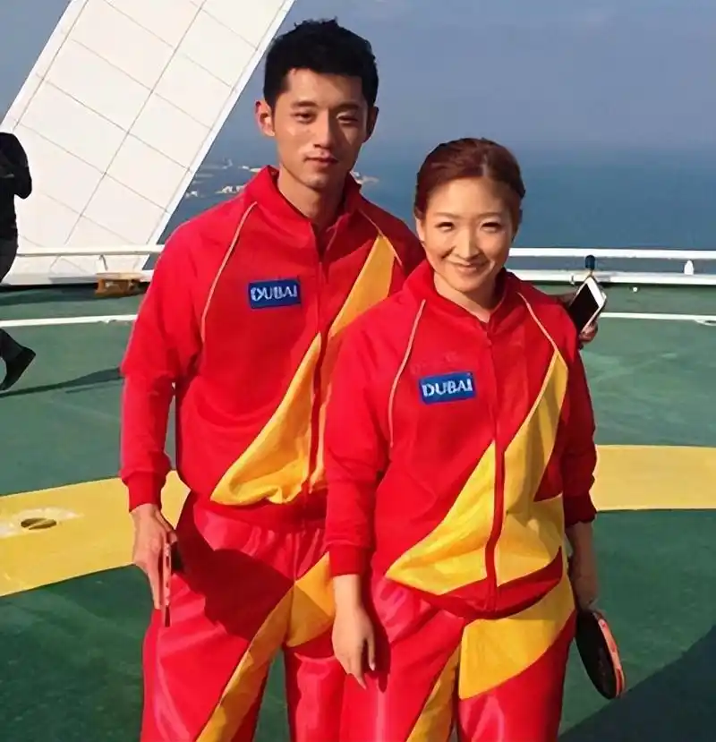 看刘诗雯张继科合照,能把运动装穿出情侣装的感觉,可惜没在一起