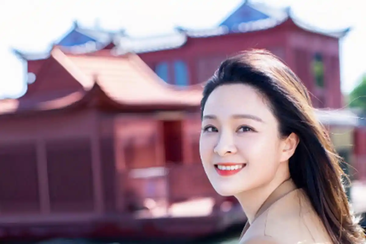 《正阳门下》中孟家姐妹孟小杏和孟小枣的故事.