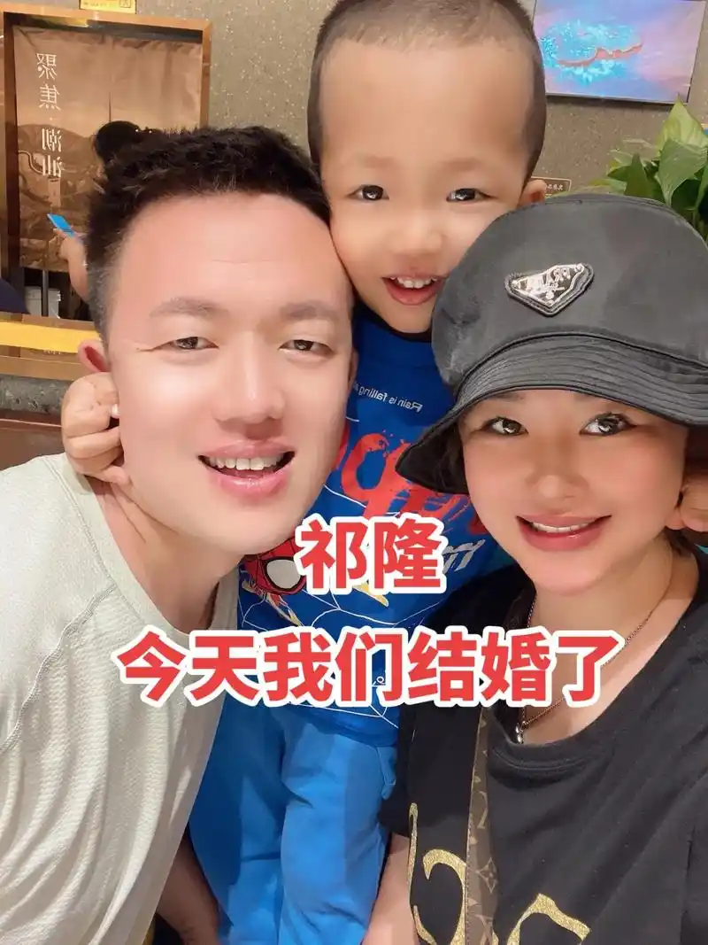 照片里的时光 #我们依然是我们 #一切都值得 @祁隆 - 抖音