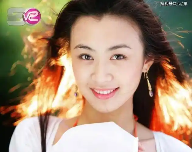 李菲儿新综艺又遭吐槽:本手握王炸,错失黄晓明后为何越混越差?