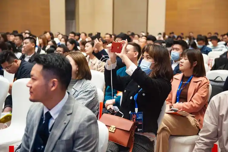 2020内容电商跨省联动大会14位大咖纯干货演讲大会结束观众仍不肯离去