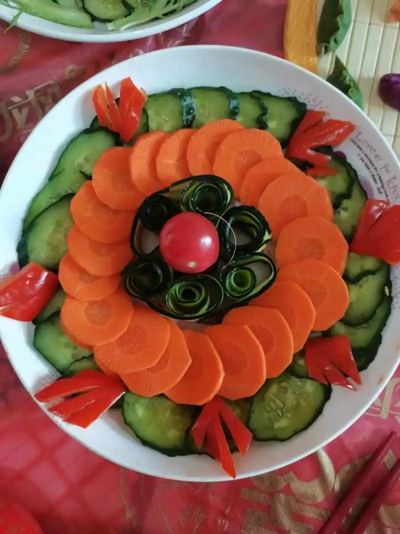 结婚彩色饺饺喜盘盘摆放