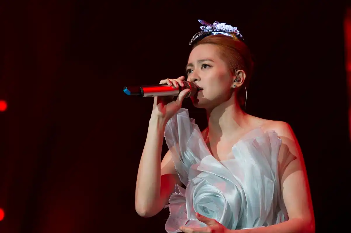 出道20年梁咏琪2016好时辰演唱会上海举行