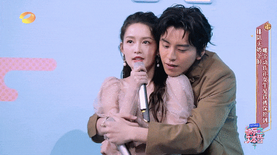 王大陆在某节目上紧紧抱住李沁不放,手更是不断在她身上游走.