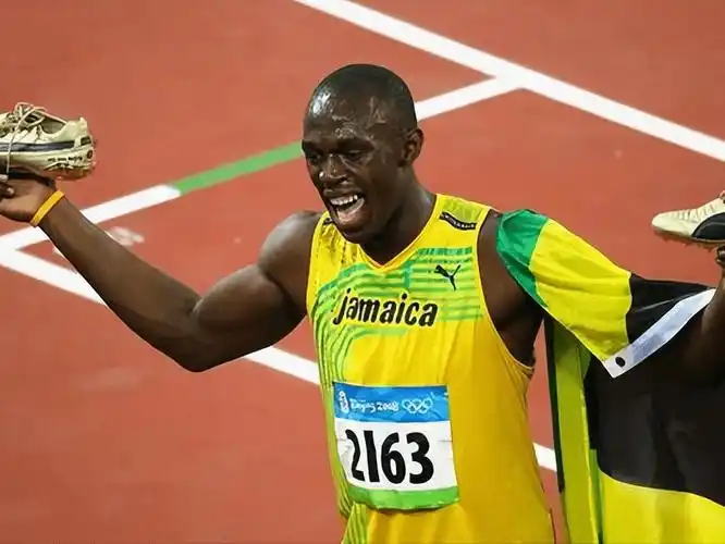 百米飞人博尔特现状:退役6年生3个孩子,每年400万美元领一辈子_短跑